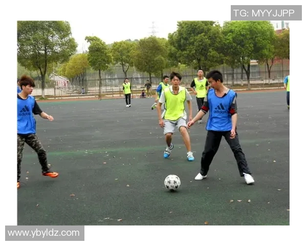 绿茵场上情谊长久足球巨星之间的深厚友谊故事